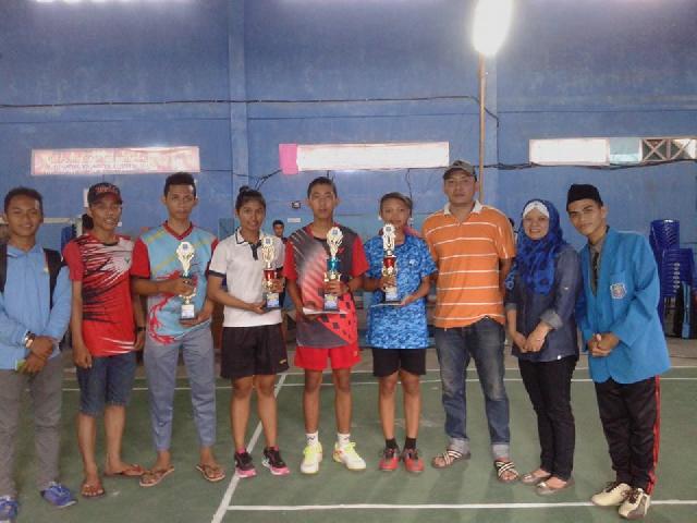  SMKN 1 Pangkalan Kerinci Taja Turnamen Badminton Cup I