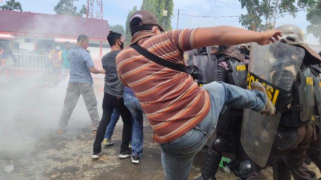 Ribuan Massa Serbu KPUD Inhu, Protes Hasil Pilkada, Polisi Amankan Provokator