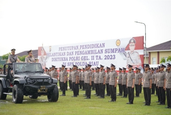 Lantik 300 Bintara Lulusan SPN Pekanbaru, Irjen Iqbal: Lindungi Masyarakat Sepenuh Jiwa Raga