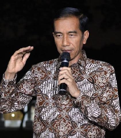 Jokowi Tunjuk Tiga Orang sebagai Pimpinan Sementara KPK
