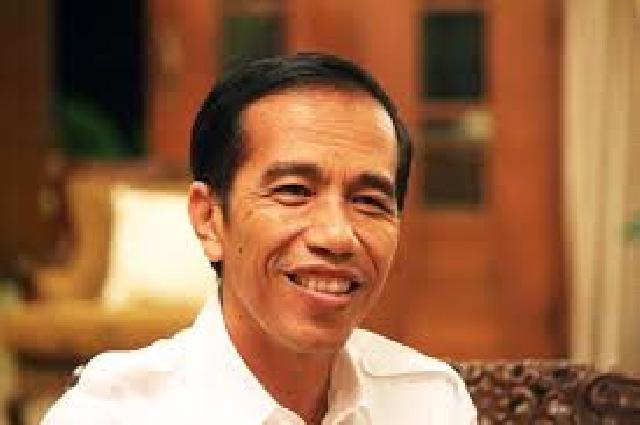 Jokowi Lantik Menteri Senin Siang