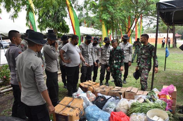Dapur Umum TNI POLRI Peduli Kemanusiaan, Sajikan 900 Nasi Kotak Untuk Masyarakat Terdampak Covid-19