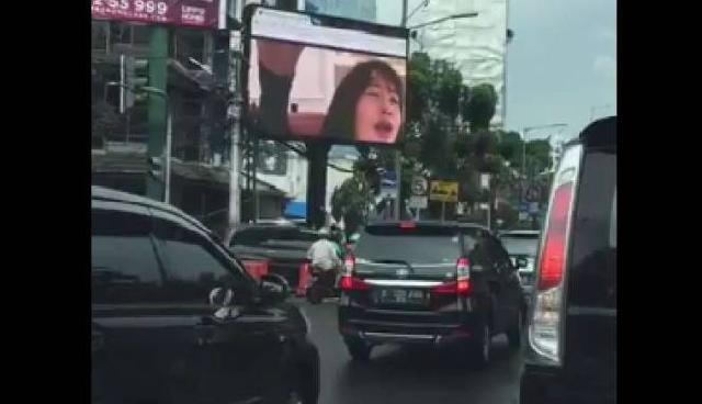 Wow! Papan Reklame Porno Pertama Kali Terjadi di Indonesia
