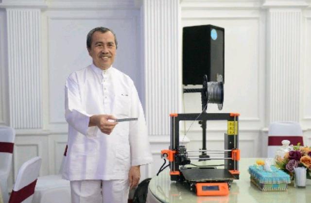 Gubri Syamsuar Sumbang Satu Unit 3D Printing untuk Produksi APD