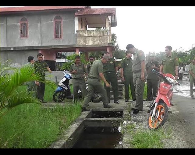 Bupati Suyatno Tinjau lokasi Banjir Di Jalan Utama