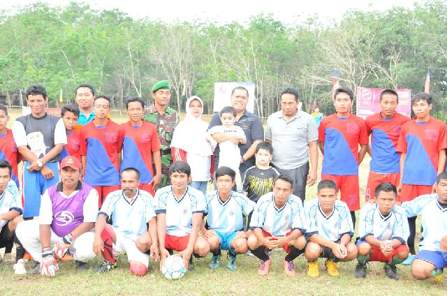 Bupati Inhu Hadiri Open Tournamen Sepakbola Sungai Dawu Cup I