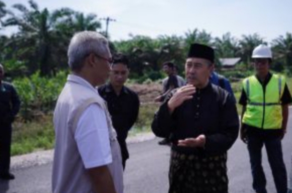 Gubri Perintahkan Kadis PUPR Gesa Perbaikan Jalan Sei Pakning -Teluk Masjid-Simpang Pusako