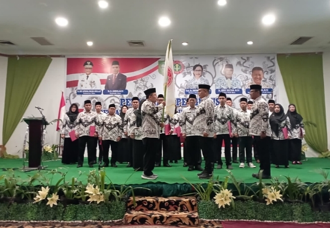 PB PGRI Dudung Abdul Qodir, Resmi Lantik AdoIf Bastian Sebagai Ketua PGRI Riau Periode 2019-2024