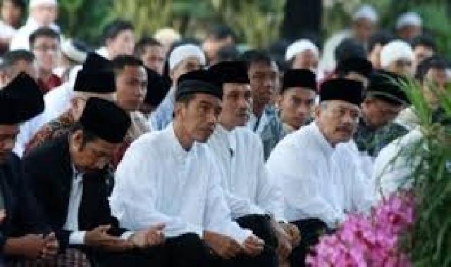  Jokowi Shalat Idul Adha di Martapura