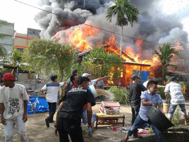 Kebakaran, Dua Unit Rumah di Guntung Ludes Terbakar