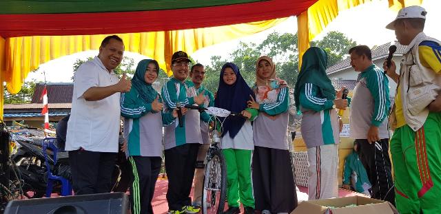 Bupati Meranti dan Istri Ikuti Gerak Jalan Santai Hari Amal Bakti Kemenag Riau 2018