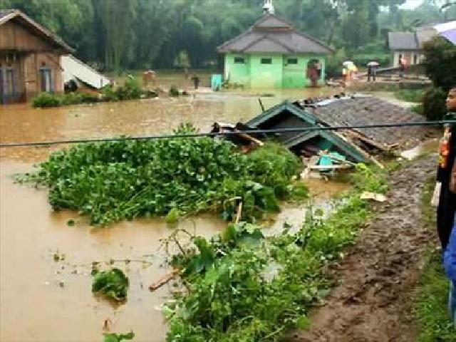 Diperkirakan 100 Rumah Hilang, 300 Rusak Akibat Banjir Bandang di Garut