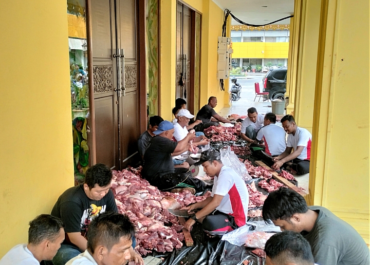 Hari ini Dinas Pendidikan  Provinsi Riau  Potong 6 Ekor Sapi Qurban