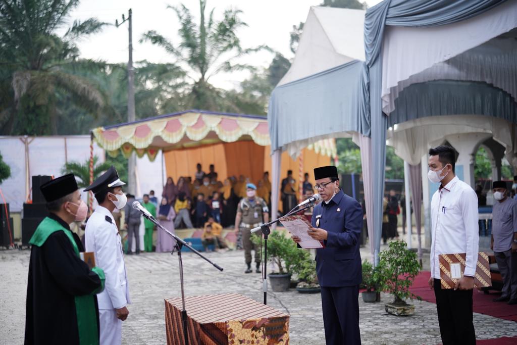 Plt Bupati Suhardiman Amby Lantik PAW Kades Beringin Jaya Nurjaini