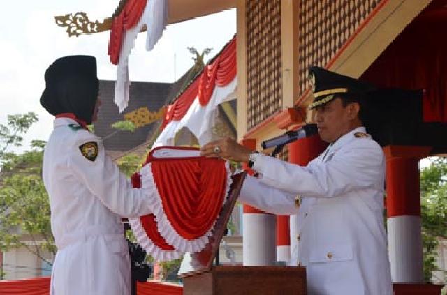 Bupati Inhil, HM Wardan Menjadi Inspektur Upacara HUT Ke-69 RI