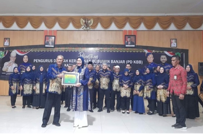 Bupati Rezita Meylani Yopi, Menghadiri  Pelantikan Pengurus Daerah Bubuhan Banjar Inhu