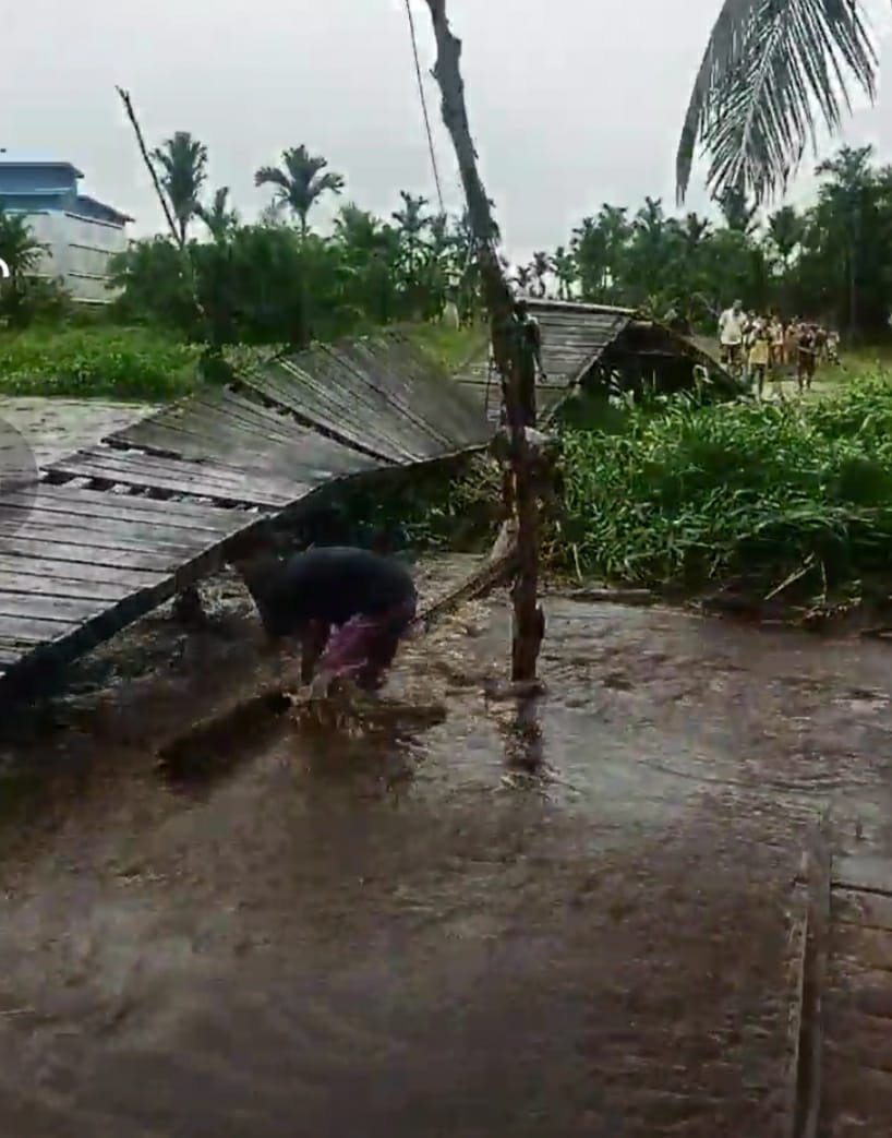 Diduga Akibat Tanggul PT GIN Jebol, 2 Unit Jembatan Warga Desa Bantaiyan Rusak Parah