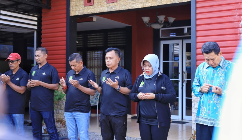 Lepas Atlet Pelajar Bola Voli ke Kejurda Riau, Plt Bupati: Jaga Kekompakan dan Junjung Tinggi Sportivitas