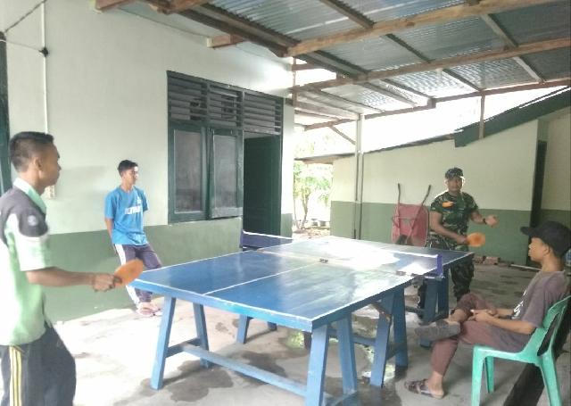 Serda Indra Jalil, Bermain Tenis Meja Dengan Pemuda Kampung Baru Cerenti