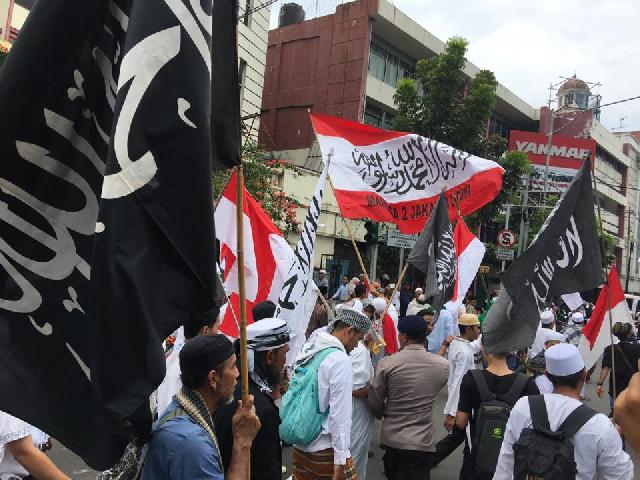 Ribuan Massa dari Berbagi Ormas Islam Demo Tangkap Ahok di Mapolda Riau