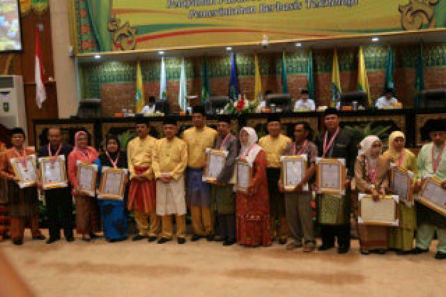 Pemprov Riau Beri Penghargaan Ke 20 Tokoh Pejuang, Berikut Sederetan Nama-namanya