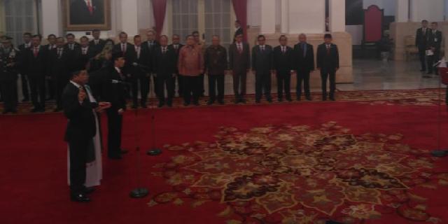  Presiden Jokowi Lantik Jonan sebagai Menteri ESDM