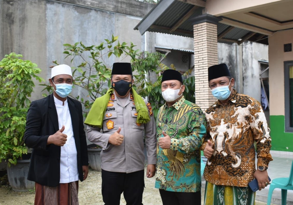 Peringati Hari Santri Nasional ke-4 di Ponpes Hidayatul Salafiyah, Polda Riau Gelar Vaksinasi Serentak