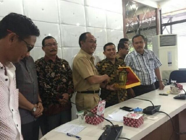 Komisi A DPRD Kuansing, Sambangi Dinas Pendidikan Provinsi Riau