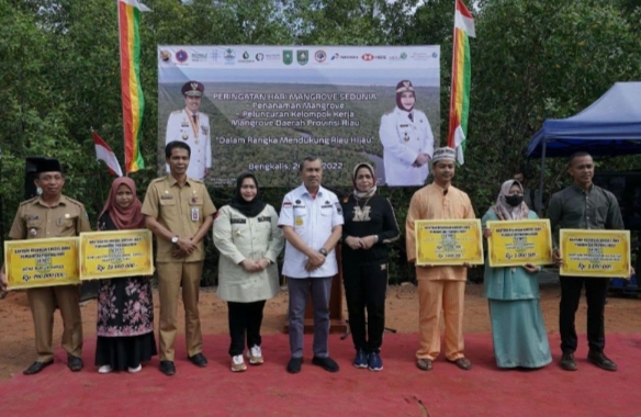 Desa Buruk Bakul dapat BKK 190 Juta Rupiah dari Gubernur Riau