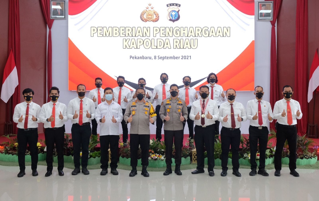 41 Personel Berprestasi Mendapatkan Penghargaan Kapolda Riau