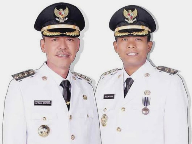 Bupati Rohil Terima Penghargaan Kepala Daerah Inovatif dari MNC di Semarang 