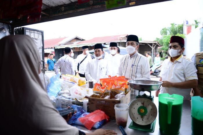 Gubri Syamsuar Tinjau Pelaksanaan Pasar Murah di Kabupaten Pelalawan