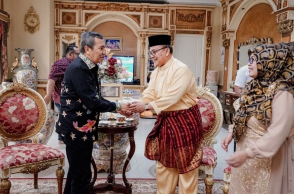 Gubri Syamsuar Jemput Mantan Gubernur untuk Hadiri Hari Jadi ke-65 Riau