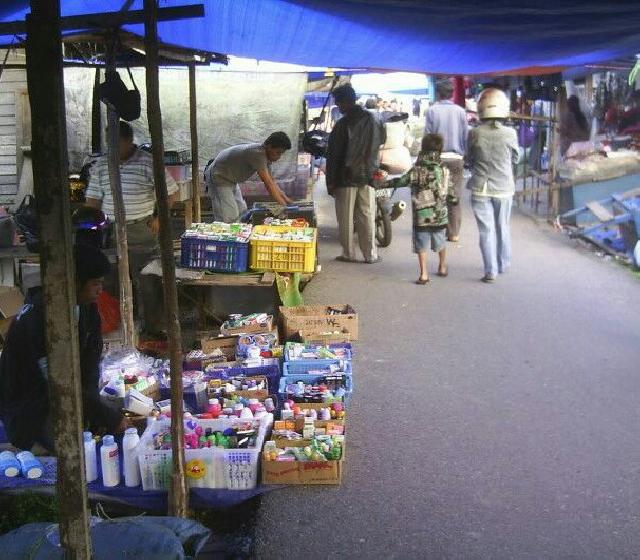 Harga Kelapa Murah, Pasar Teluk Bunian Menjadi Sepi