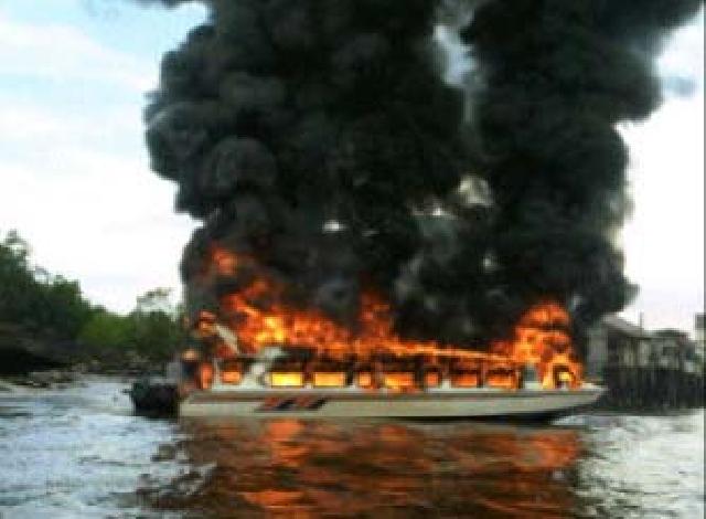 Speedboat asal Batam Terbakar di Perairan Kecamatan Mandah