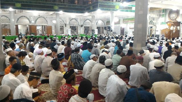 Ribuan Masyarakat Padati Mesjid Al- Huda Tembilahan 