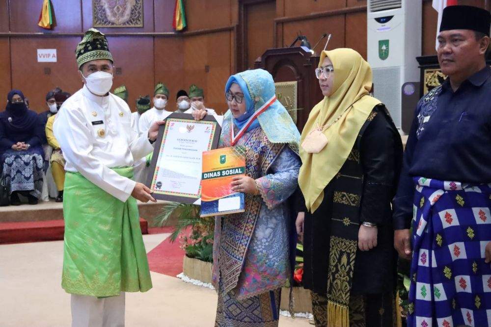 Hari Jadi ke 65, 12 Tokoh Pejuang Raih Penghargaan dari Pemprov Riau
