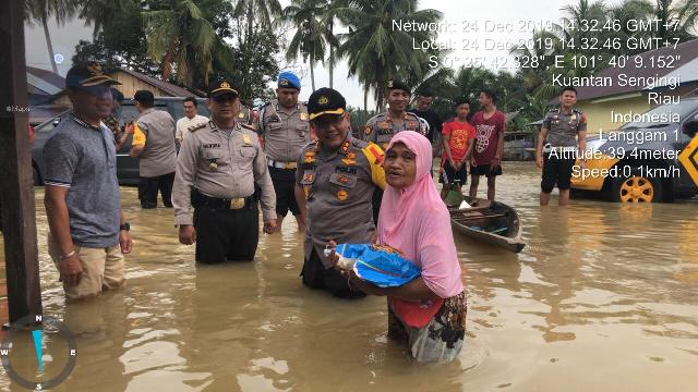 Kapolres Kuansing Mengunjungi lokasi Banjir di Kecamatan Pangean