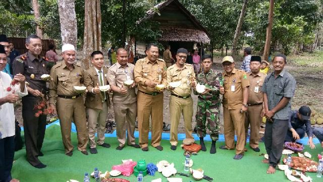 Wakil Bupati Meranti Pesta Makan Durian Bersama Warga Bungur Kecamatan Rangsang