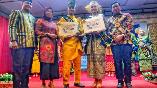 Sekda Hadiri Grand Final Pemilihan Bujang Dara Kurniawan dan Atika Fitri Bujang Dara Meranti 2019