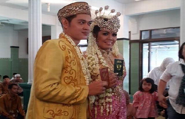 Ely Sugigi dan Ferry Anggara Resmi Menjadi Suami Istri