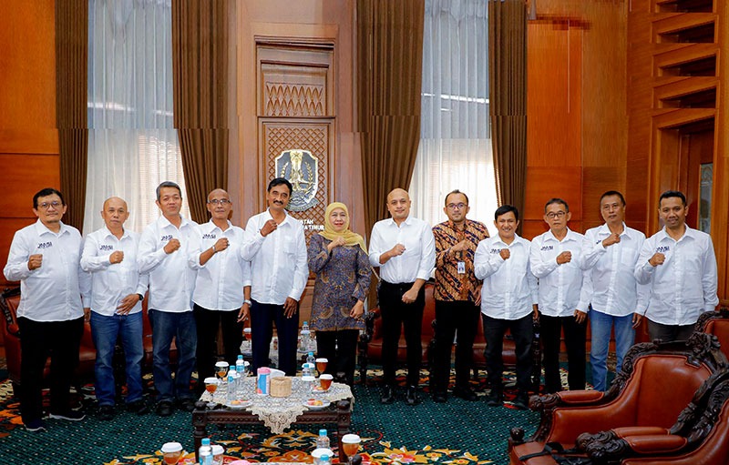 Gubernur Khofifah Terima Pengurus JMSI Jatim di Kantornya