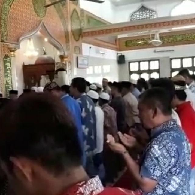 Kapolsek Payung Sekaki Shalat Ghoib Bersama Jamaah Masjid As-Syakirin