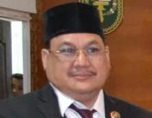 Sekwan DPRD Rohil Serahkan Berkas Bupati Dan Wakil Bupati Terpilih Ke Gubri Riau