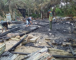 Picu Kebakaran Rumah Warga Kelurahan Tanah Merah Airmolek Diduga Dari Arus Pendek Listrik