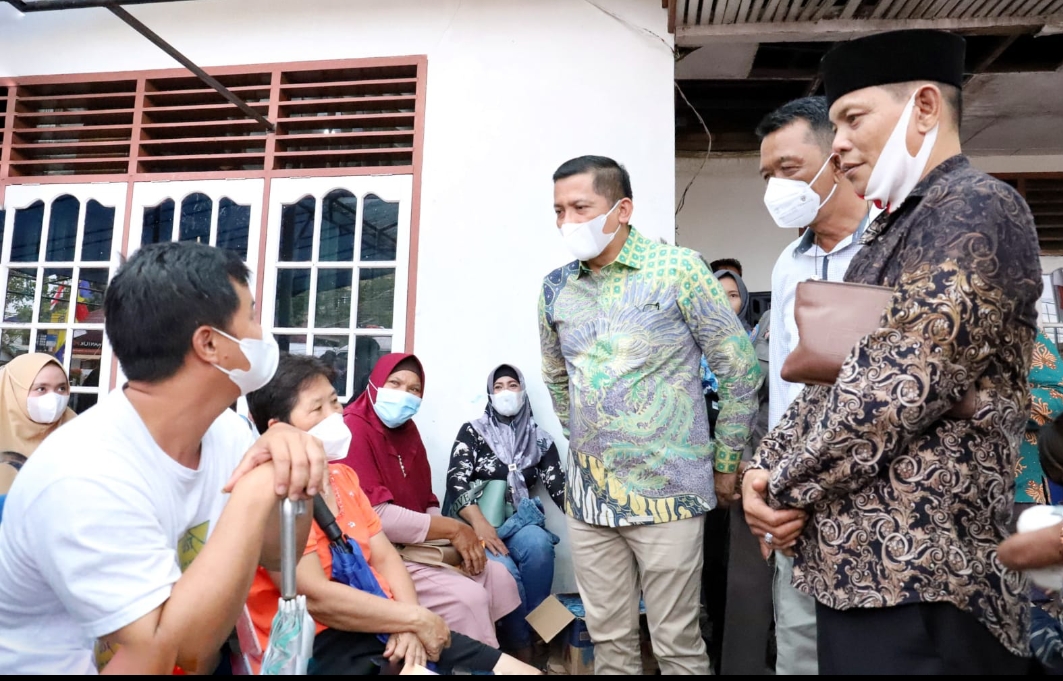Bupati Meranti HM Adil Tinjau Warga yang Lakukan Vaksinasi di Sekretariat FP2KM