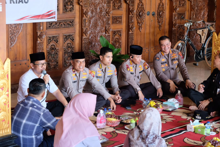 Gelar Jumat Curhat di Pandopo Padepokan, Wakapolda Riau Terima Curhatan Masyarakat Kelurahan Delima
