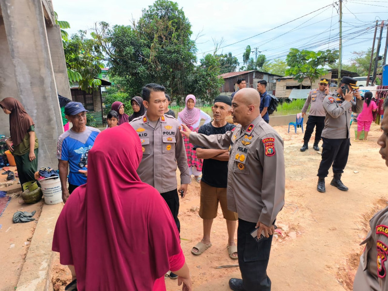 Wakapolda Riau Tinjau Lokasi Banjir di Rumbai Pastikan Penanganan Pengungsi Terkoordinasi