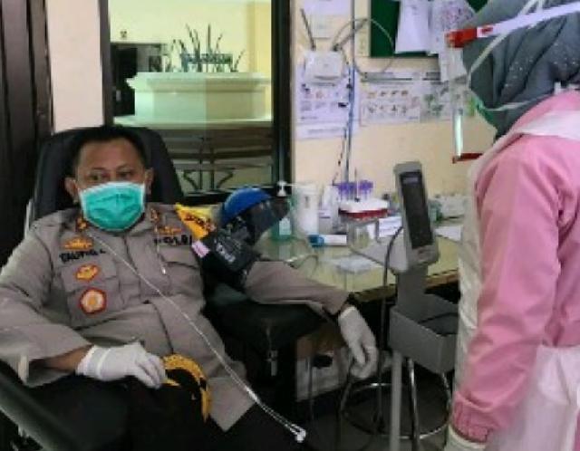 Kapolres Meranti AKBP Taufiq Lukman Nurhidayat SIK MH Bersama Perwira Lainnya Donor Darah