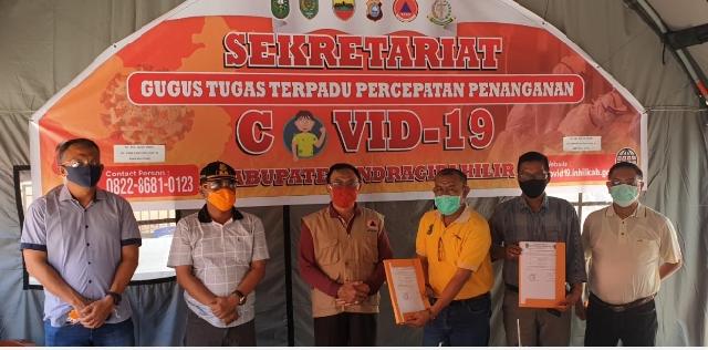 Bantu Warga di Tengah Pandemi Corona, Bupati Inhil Salurkan Ratusan Paket Sembako untuk 2 Kecamatan
